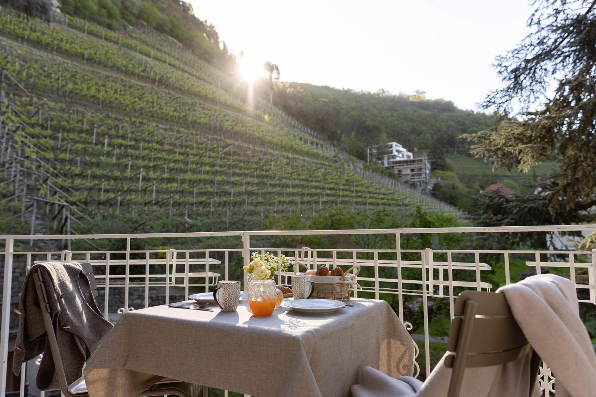 Апартаменты Der Ladurner Hof - Wohnen Am Weinberg Мерано Экстерьер фото